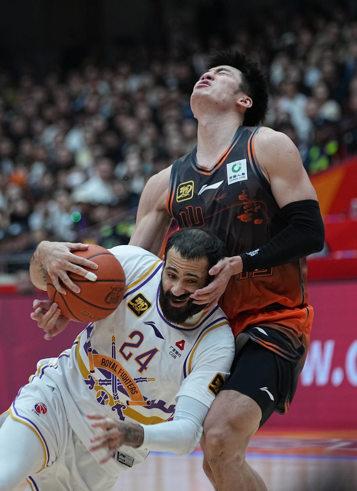 开云体育官网-赛后山东男篮绝杀压哨——NBA季后赛节点到来；话题不断；数据趋势出现新变化的简单介绍