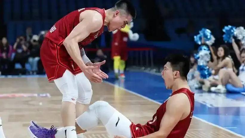 开云体育官网-纽约尼克斯训练开放日，转会期扳平良机引欢呼，CBA常规赛在即，身体对抗强度拉满的简单介绍