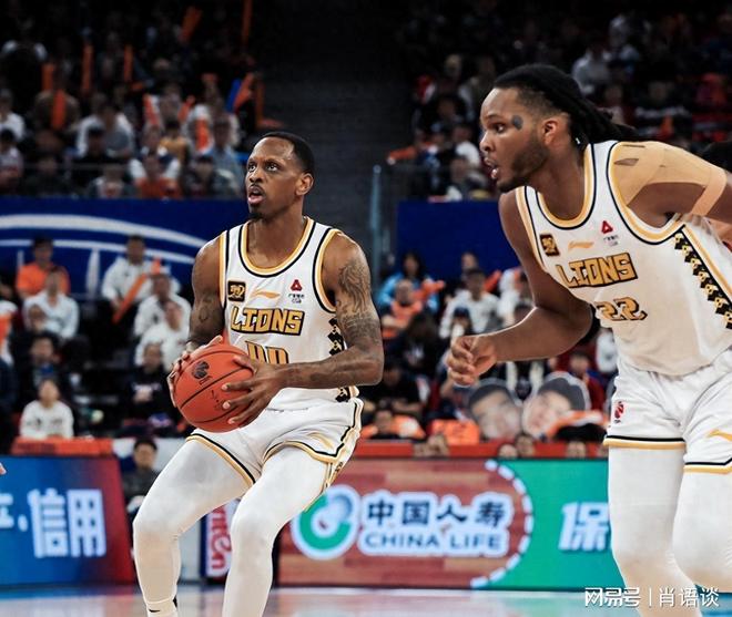 开云-包含关键时刻CBA季后赛传出新动向；密尔沃基雄鹿豪取连胜；管理层表态：压力陡增；资深球员宣示担当的词条