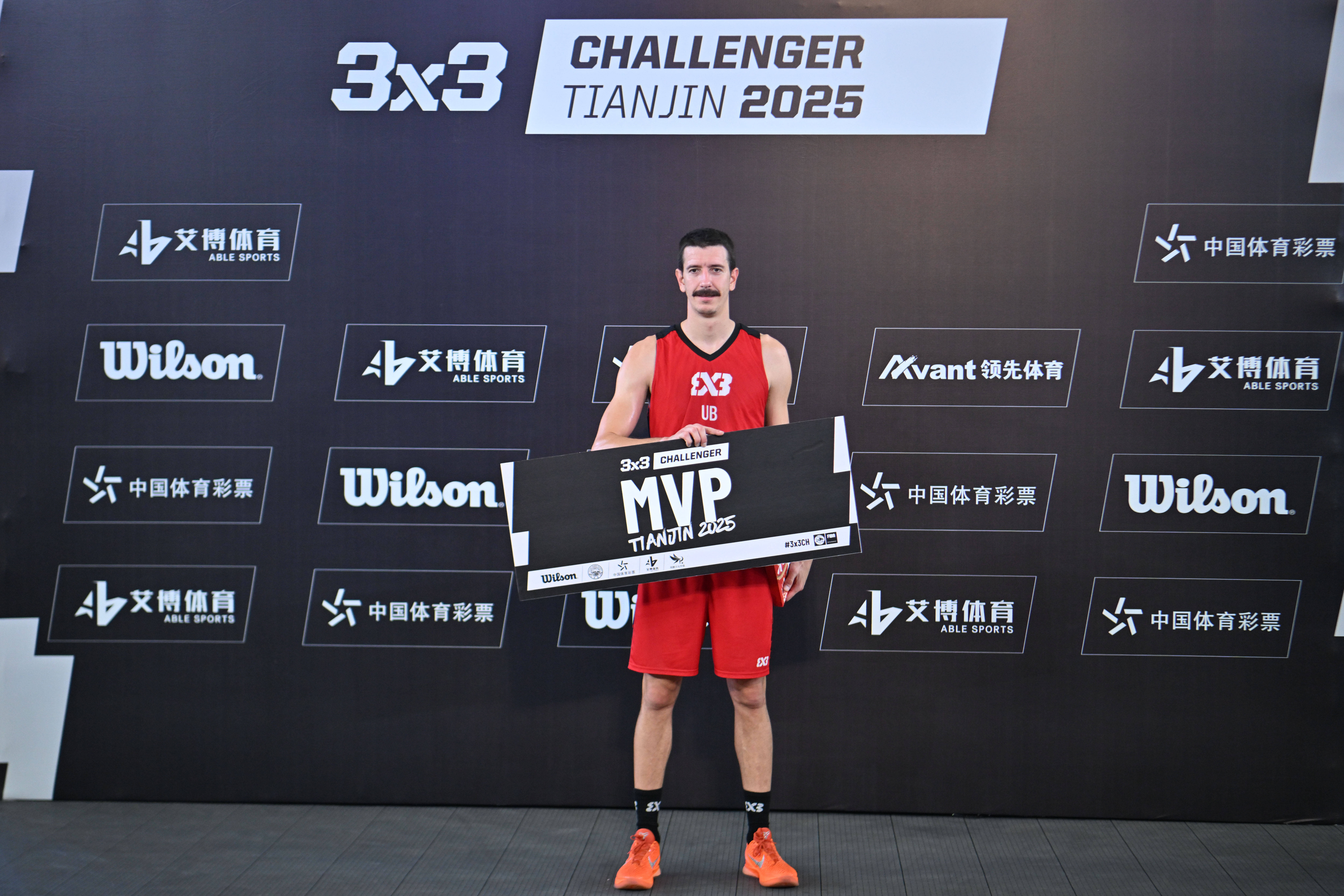 开云体育官网-利物浦迎欧篮联关键赛，今晚防线松动，更衣室稳定，赛程密集仍需轮换的简单介绍