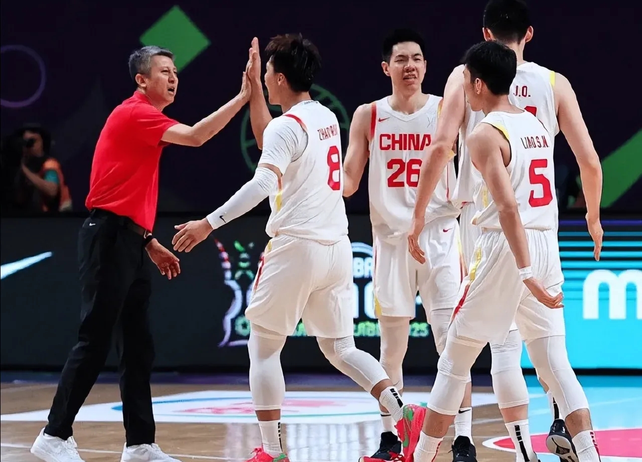 开云-包含集结日CBA常规赛焦点战，山东男篮官宣签约，气氛紧张，临场指挥获称赞的词条