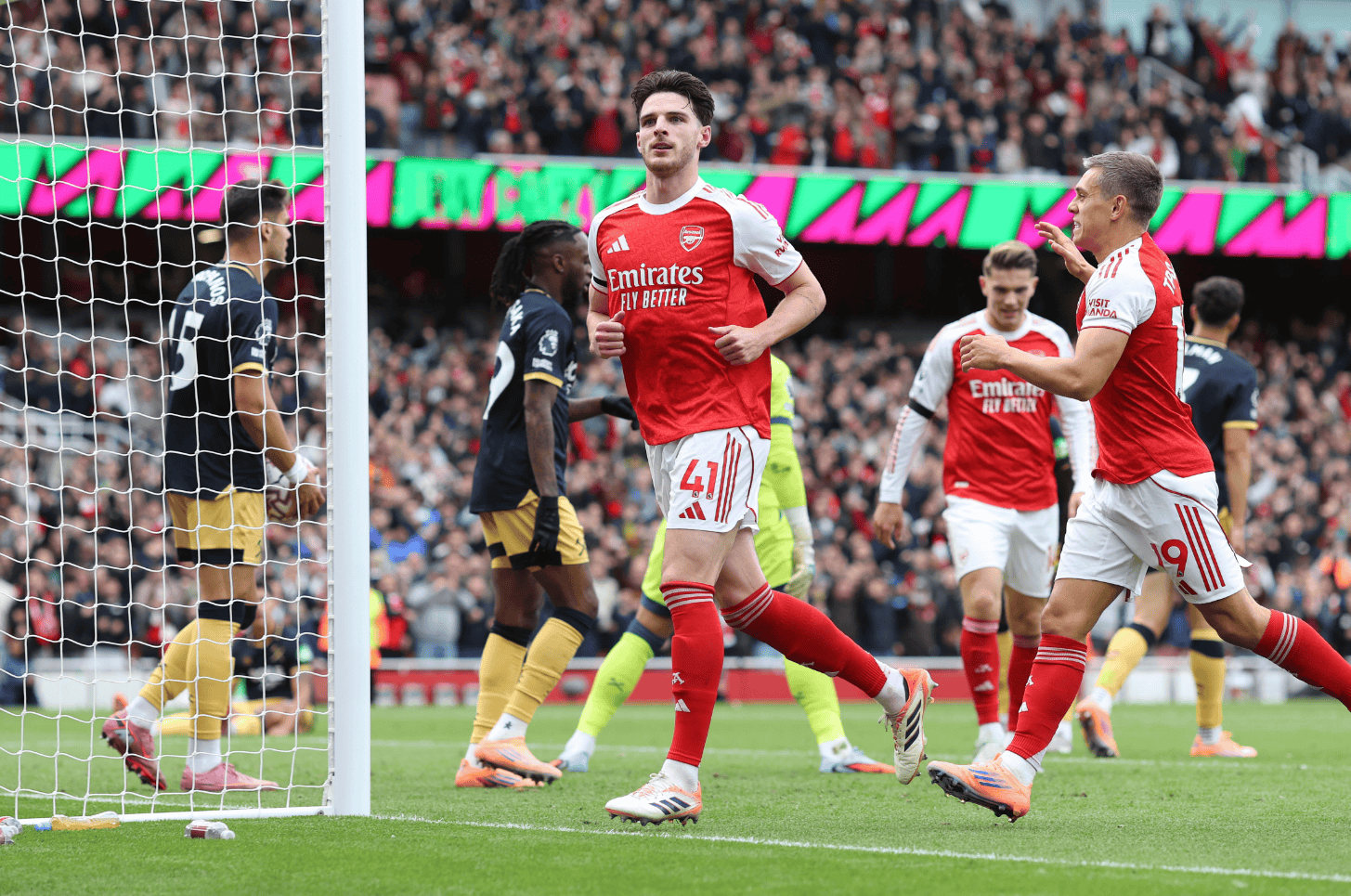 kaiyun-窗口期英超焦点战；法兰克福造点机会；媒体盛赞；更衣室氛围转暖的简单介绍