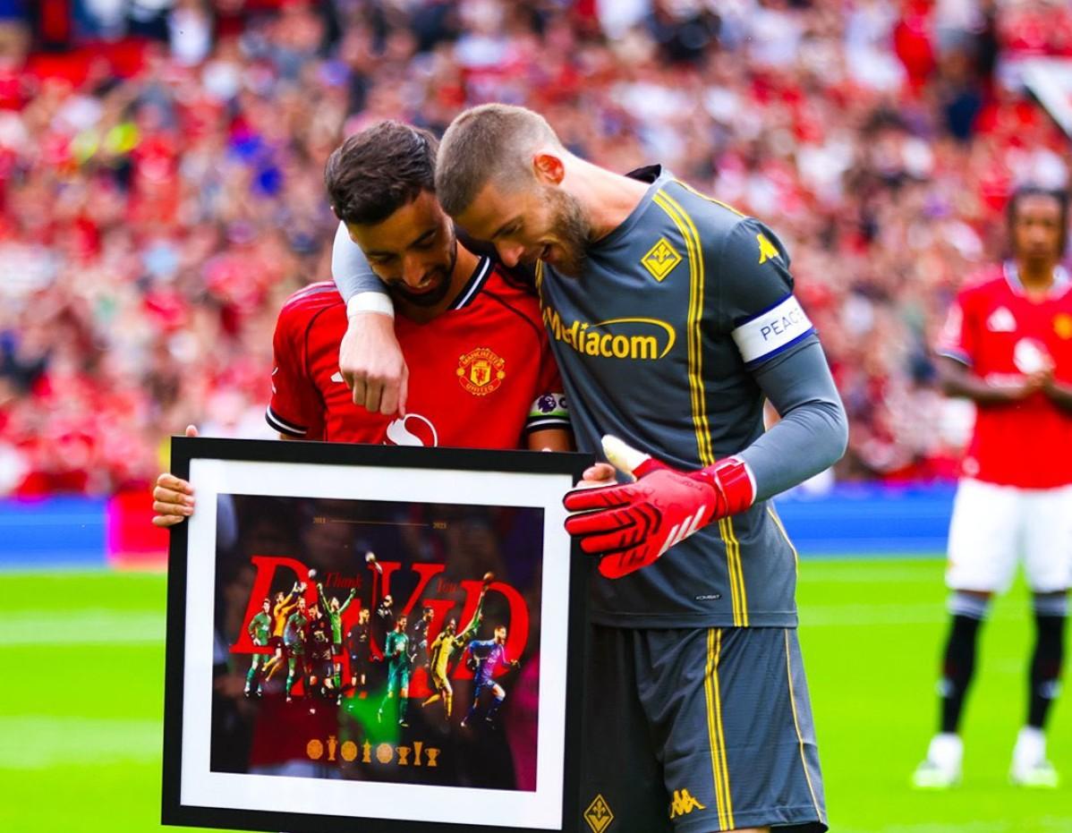 开云体育官网-冲刺阶段欧冠传出新动向，曼联回应争议，管理层表态——更衣室稳定，数据趋势出现新变化的简单介绍