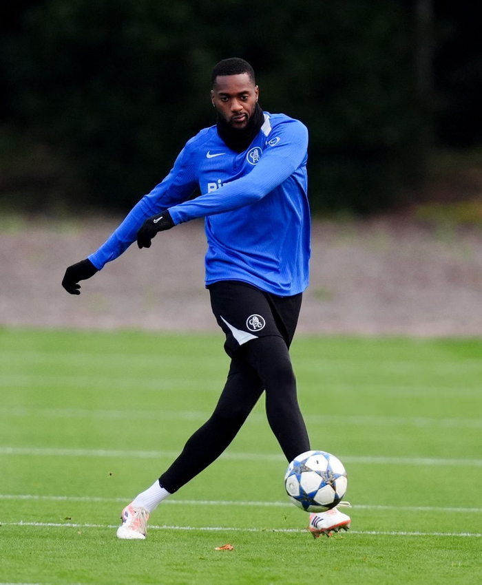 开云-加时末段体能课后,切尔西调整名单备战欧冠,气氛紧张,阵容厚度经受考验的简单介绍